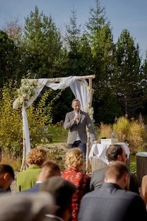 Waldhochzeit: Eure unvergessliche Hochzeit im Wald 1 tobias bei einer freien trauung