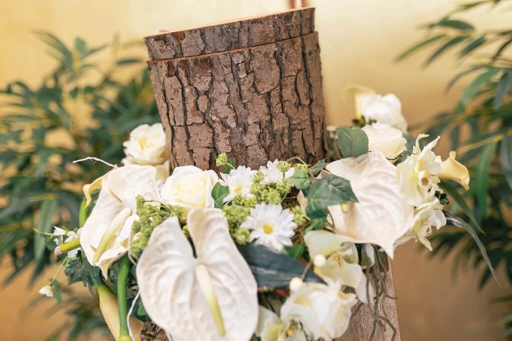 Nachhaltige Bestattung 08 Baum Urne Blumen 1