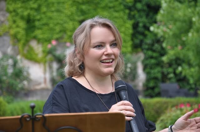 Manuela Scherzer bei einer freien trauung